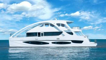 カタマランパワーボート